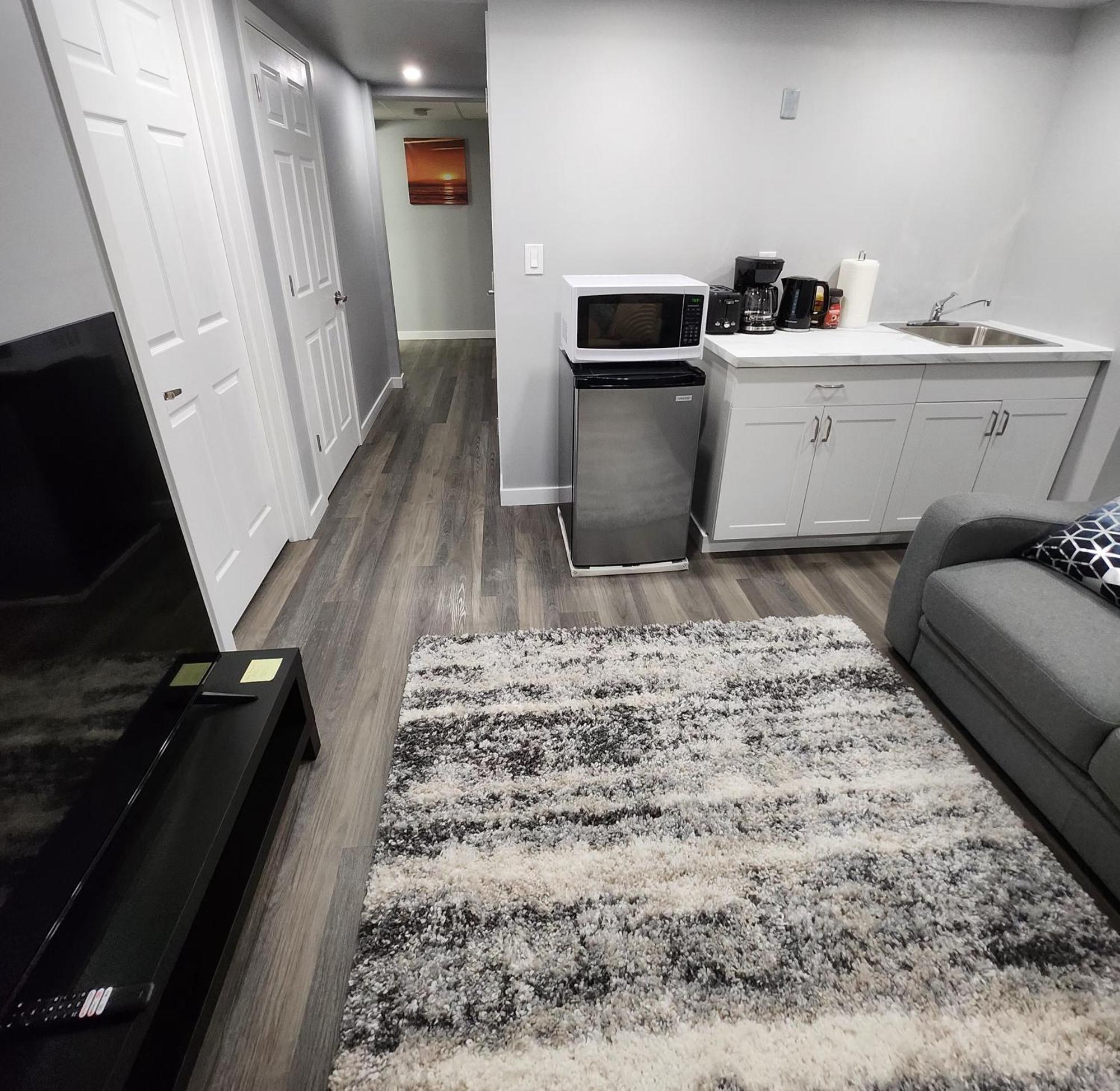 Entire Basement Suite With Private Entrance Winnipeg Ngoại thất bức ảnh