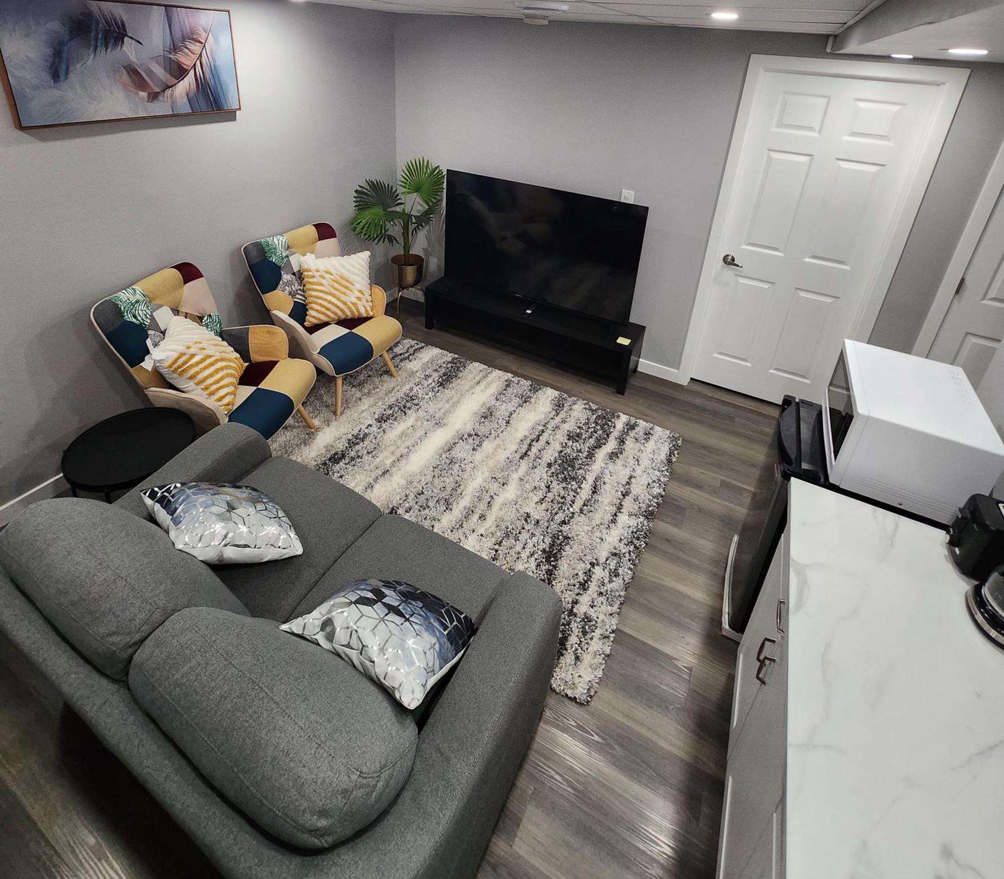 Entire Basement Suite With Private Entrance Winnipeg Ngoại thất bức ảnh