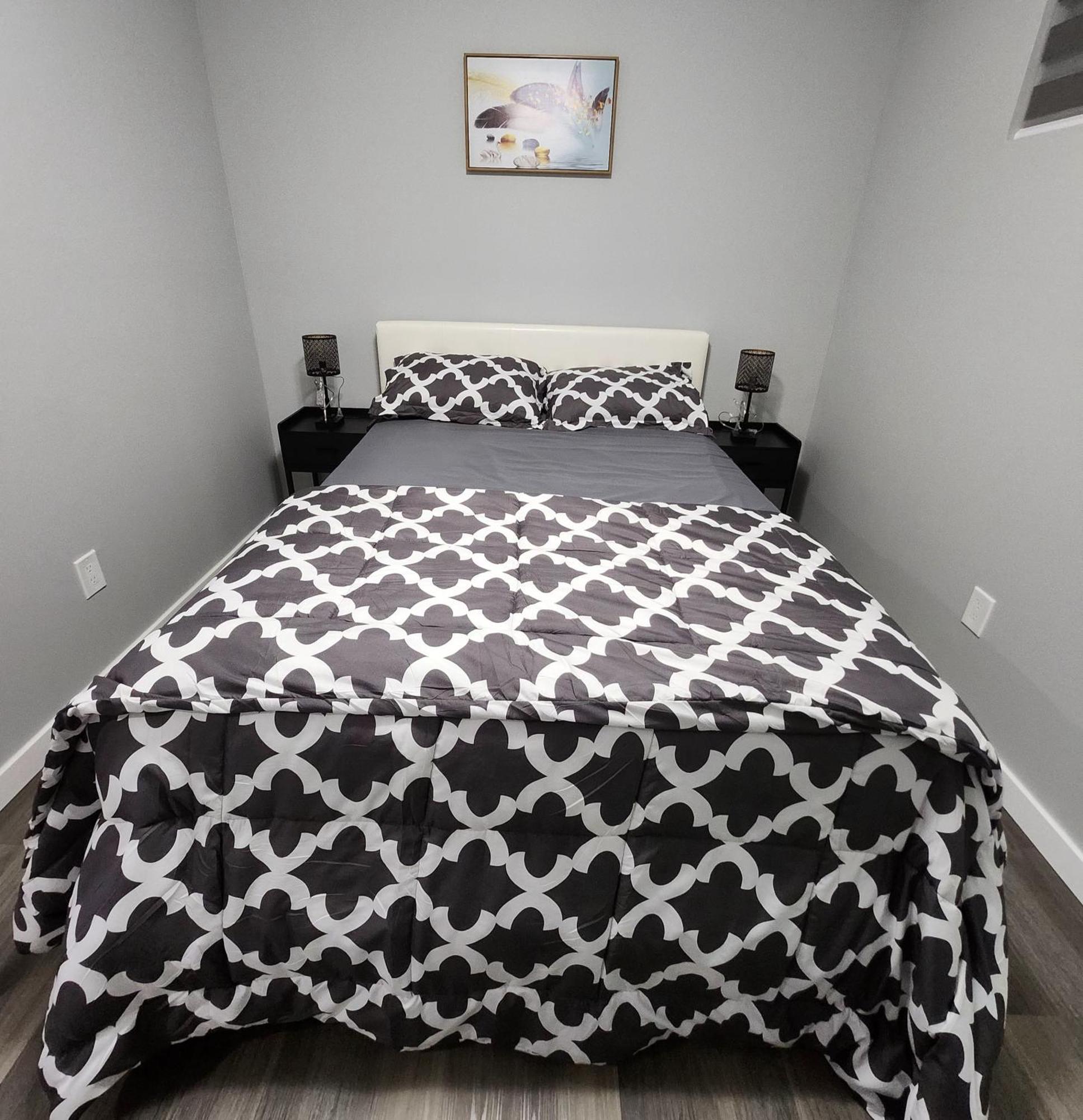 Entire Basement Suite With Private Entrance Winnipeg Ngoại thất bức ảnh